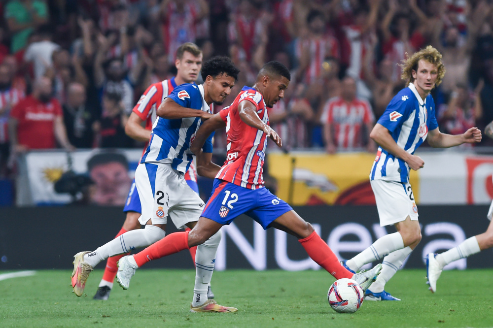 12月10日！欧冠英冠等比赛开打！会有冷门吗？（12月10日欧冠、英冠等赛事打响，冷门会出现吗？）