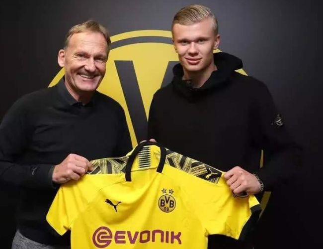 勇士新赛季名单敲定 库里领衔出战（勇士确定新季大名单 库里率队征战）