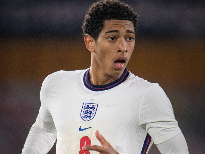 半场战报：都灵1-1科莫，弗拉希奇点射，阿达伊建功（半场比分：都灵1-1科莫，弗拉希奇点球命中，阿达伊破门）