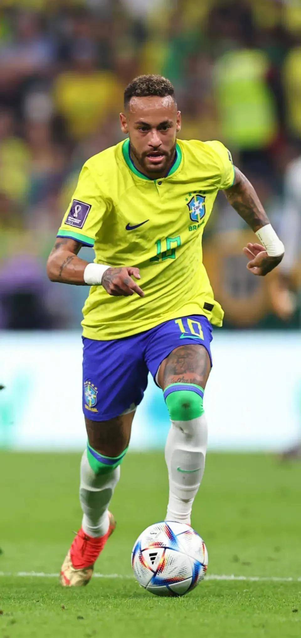 关系不错，阿诺德重返安菲尔德，和索博肩并肩走入球员通道（阿诺德重回安菲尔德，与索博并肩走进球员通道，关系融洽）